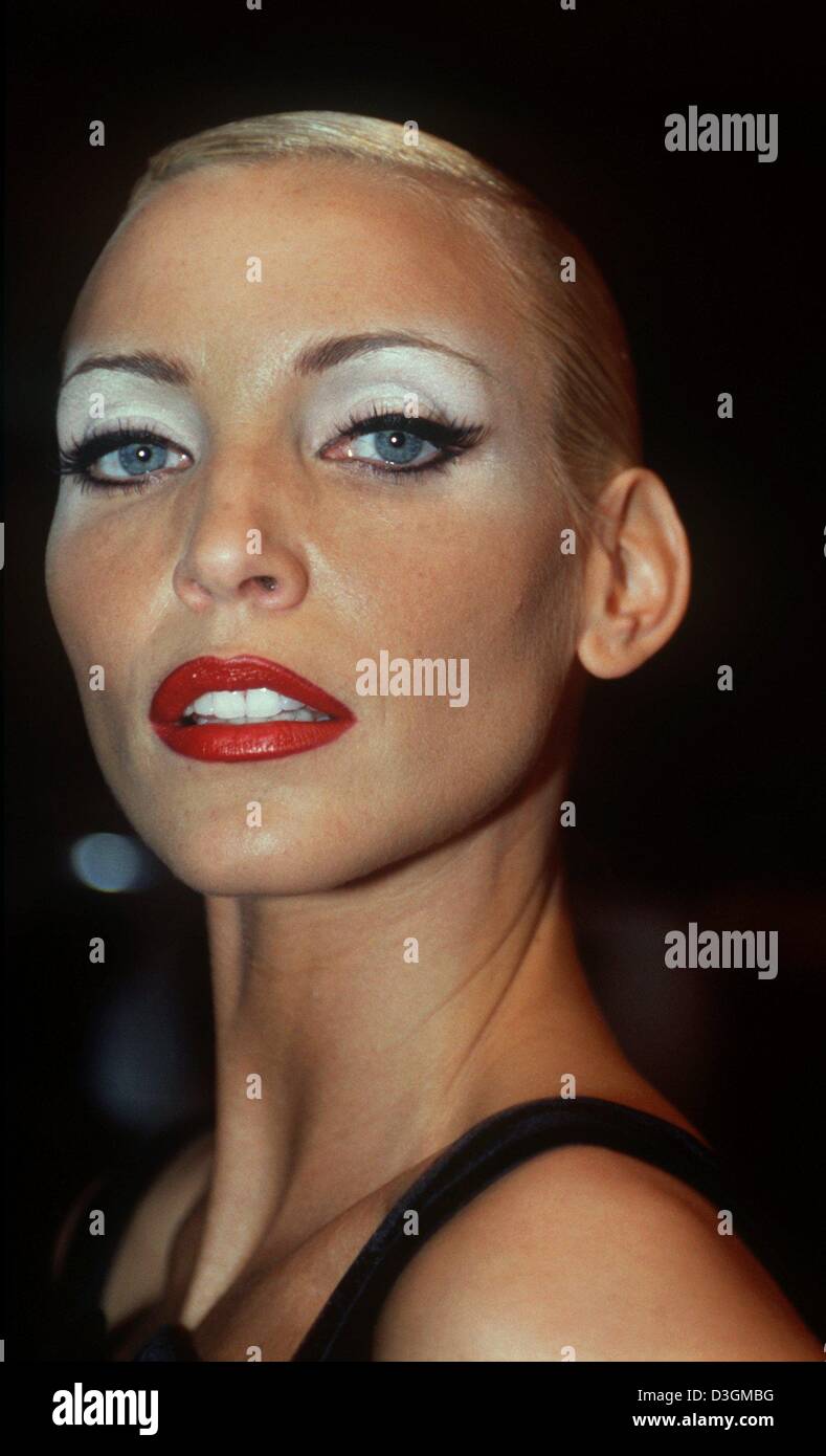 (dpa) - German super model Nadja Auermann poses for the photographers during the presentation of the Valentino 2004/2005 Fall/Winter Collection during the Pret-a-Porter shows in Paris, France, 7 March 2004. Stock Photo