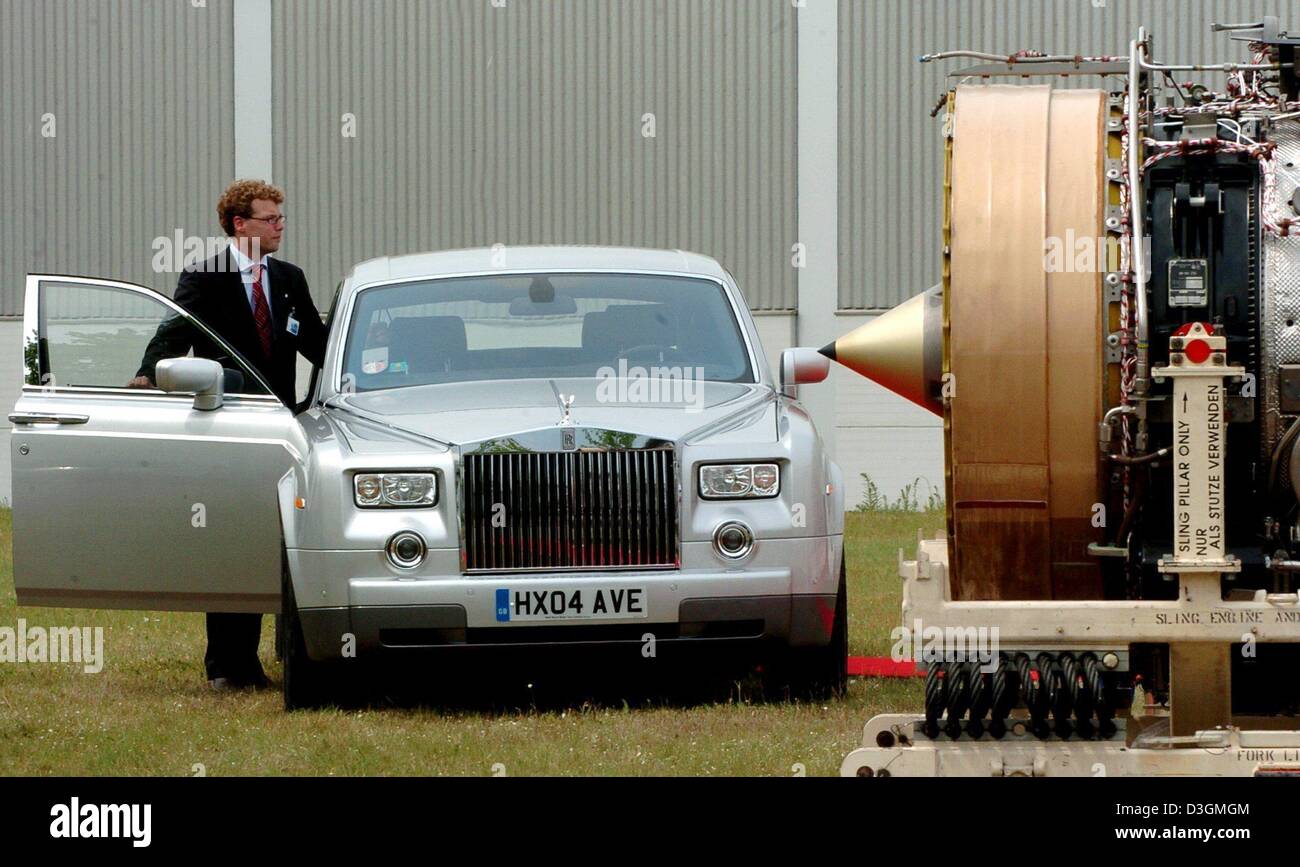 dpa) - A Rolls Royce Phantom stands next to a BMW-Rolls Royce turbine 710  on the factory compound in Dahlewitz, eastern Germany, 4 June 2004. Rolls  Royce this year celebrate their 100th
