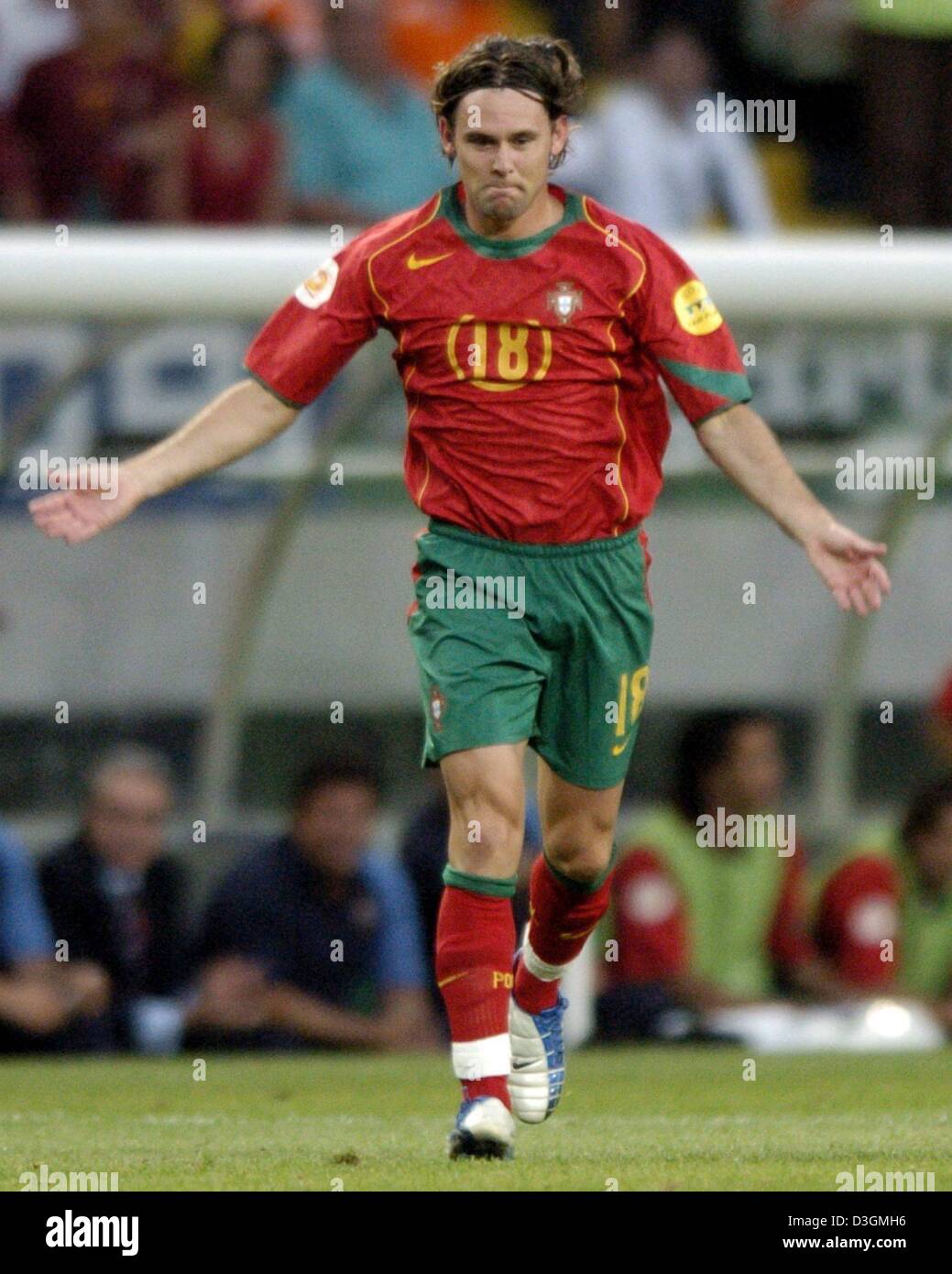 (dpa) - Portugal's midfielder Maniche cheers after scoring the 2-0 lead during the Euro 2004 semi final game opposing Portugal and the Netherlands in Lisbon, Portugal, 30 June 2004. Portugal eliminated the Netherlands with a 2-1 win, achieving its first ever qualification for the European final.  +++NO MOBILE APPLICATIONS +++ Stock Photo