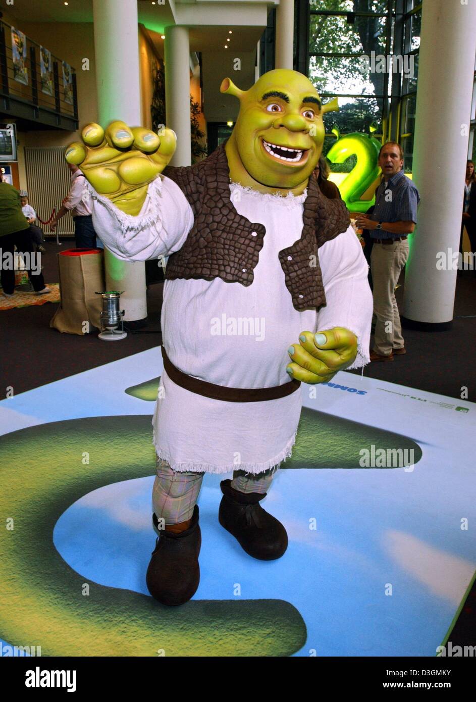 (dpa) - Green ogre Shrek 'himself' arrives for the German premiere of 'Shrek 2' in Hamburg, Germany, 30 June 2004. The movie offcially opens all over Germany on Thursday, 1 July 2004. In the USA the movie has already grossed over 350 million dollars and is thus the most successful animated movie of all time. Stock Photo