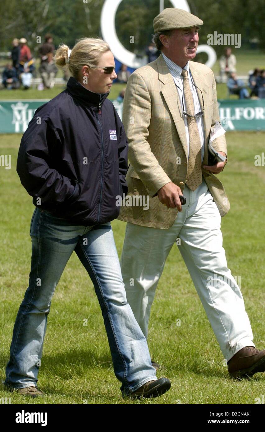 dpa) - British equestrian Zara Phillips (L), granddaughter of the British  Queen and daughter of Princess Anne, talks to her father Mark Phillips  about the show-jumping course before the start of the