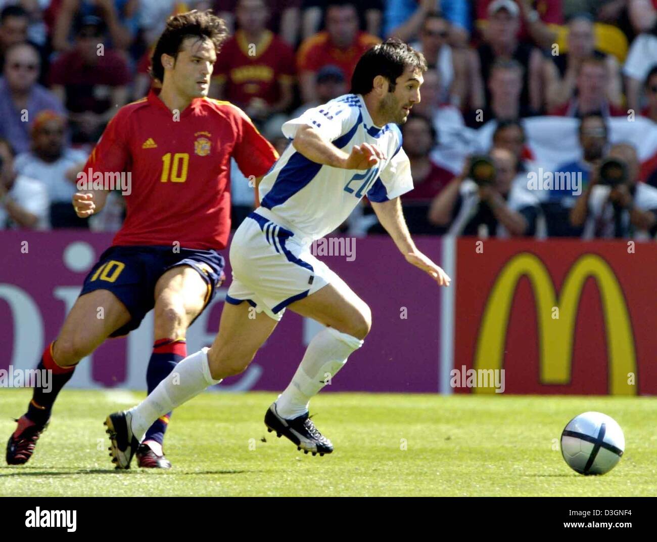 (dpa) - Greek midfielder Georgios Karagounis (R) wins a duel with Spanish forward Fernando Morientes during the Soccer Euro 2004 group game opposing Spain and Greece at the Bessa Stadium in Porto, Portugal, 16 June 2004. The game ended in a 1-1 draw. +++ NO MOBILEPHONE APPLICATIONS +++ Stock Photo