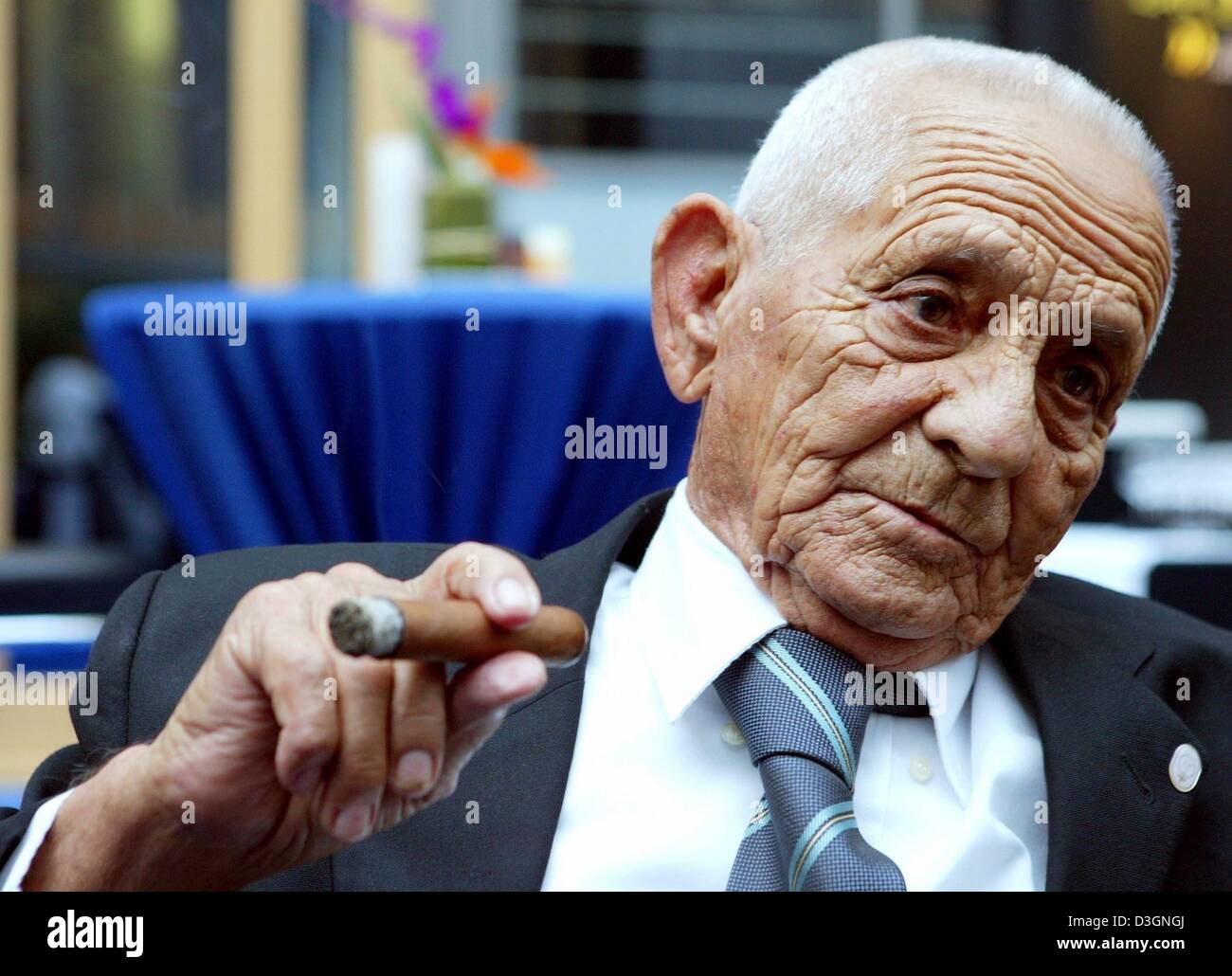 (dpa) Don Alejandro Robaina, Cuban tobacco planter and cigar legend