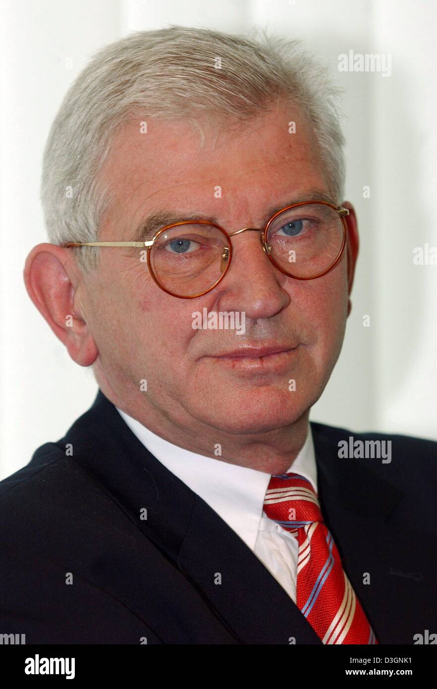 (dpa) - Ernst Uhrlau, who is in charge of the coordination of German intelligence services, in a picture taken in his office at the Chancellery in Berlin, Germany, 11 June 2004. Stock Photo
