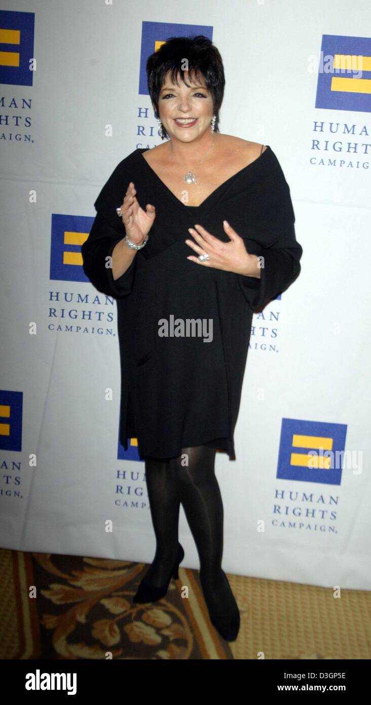 (dpa) - US actress and singer Liza Minnelli ('Cabaret') smiles on her arrival at the Human Rights Campaign Awards in Los Angeles, USA, 7 March 2004. Minnelli is going to celebrate her 58th birthday on 12 March 2004. Stock Photo
