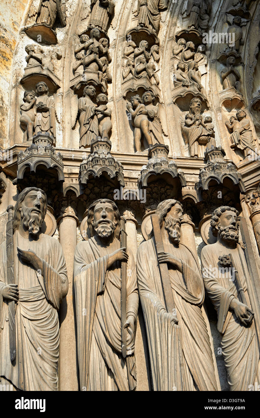 medieval-gothic-sculptures-of-the-south-portal-of-the-cathedral-of