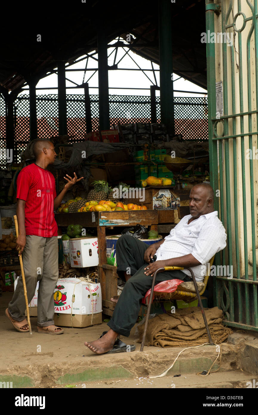 KENYAN STREET FOOD Res.  VLOGGING IN MAJENGO (old town) MOMBASA