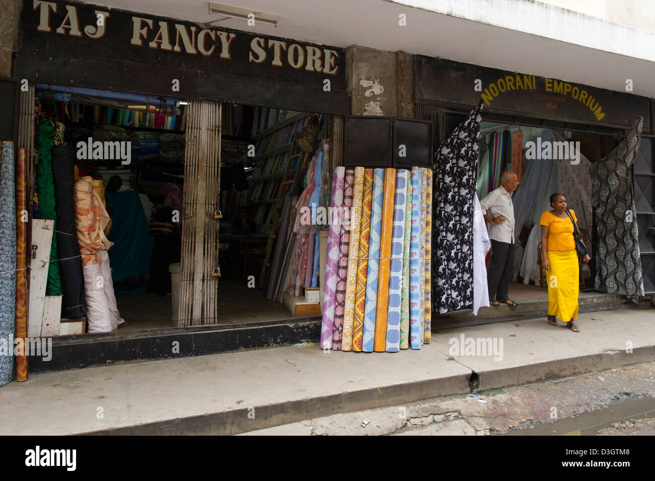 Textile shops in Biashara street, Mombasa, Kenya Stock Photo