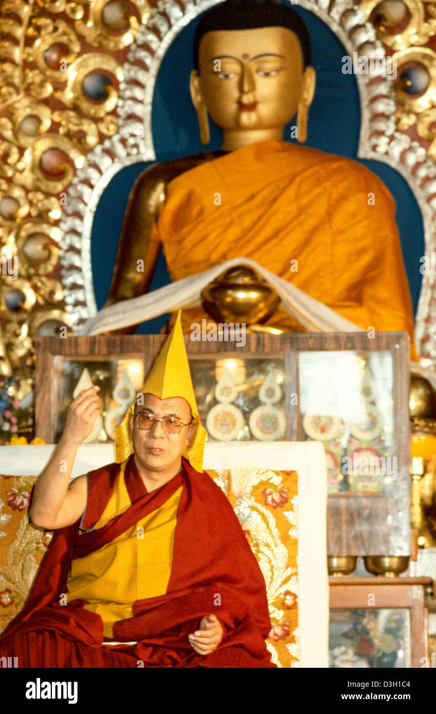 H.H. Dalai Lama officiating at a Buddhist ceremony in front of a statue of the Buddha in the Jokhang Temple, McCleod Ganj, Dharamsala, India Stock Photo