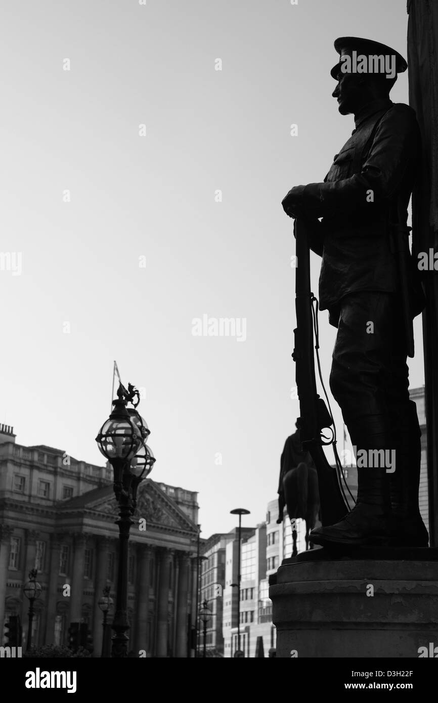 First world war soldier statue Black and White Stock Photos & Images ...