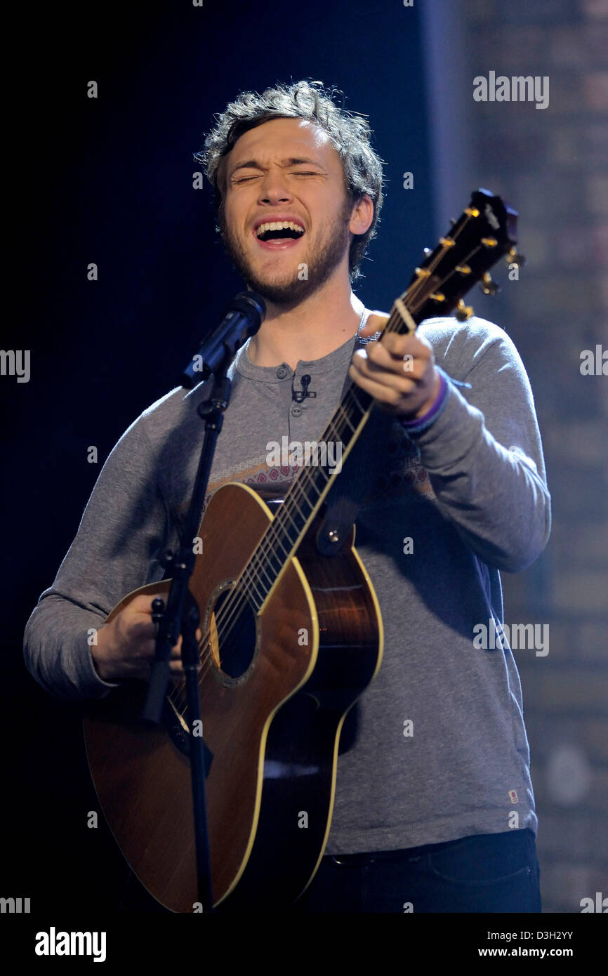 Toronto, Canada. 19th February 2013.  American Idol Phillip Phillips interview and performance on CTV's The Marilyn Denis Show.  (DCP/N8N). Credit:  n8n photo / Alamy Live News Stock Photo