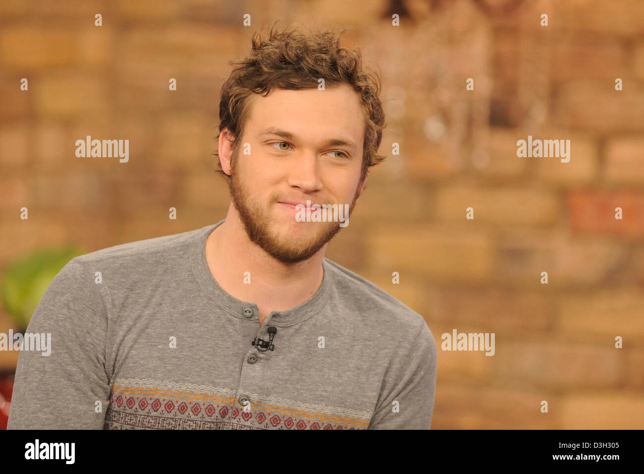 Toronto, Canada. 19th February 2013.  American Idol Phillip Phillips interview and performance on CTV's The Marilyn Denis Show.  (DCP/N8N). Credit:  n8n photo / Alamy Live News Stock Photo