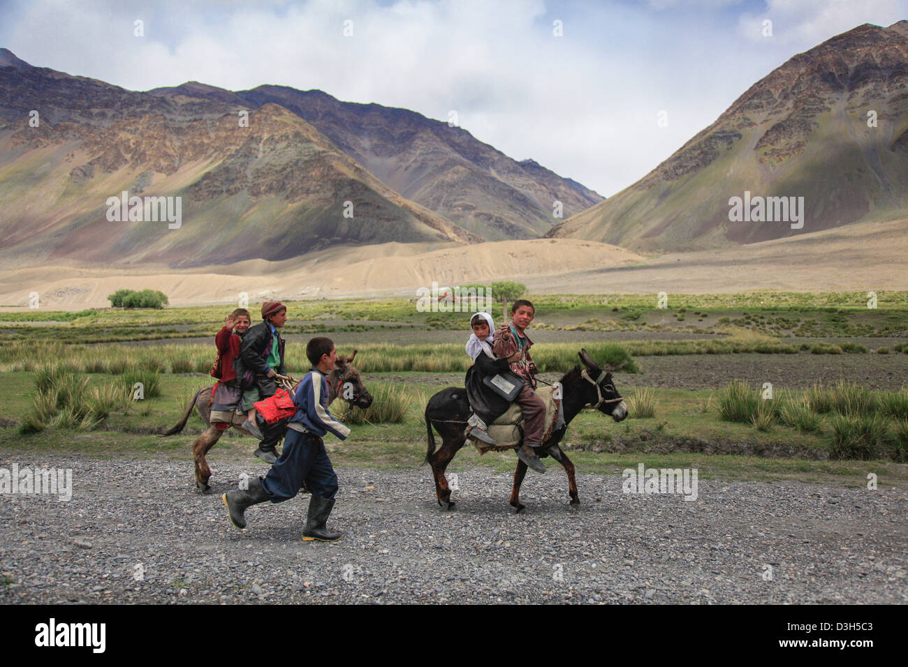 Schoolchildren on their way to school near Sarhad-e-broghil in the Wakhan Corridor, Badakhshan, Afghanistan Stock Photo