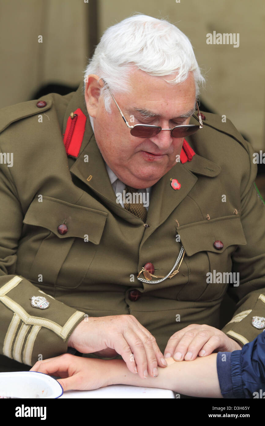 An Old Man In Irish Army Uniform Stock Photo - Alamy