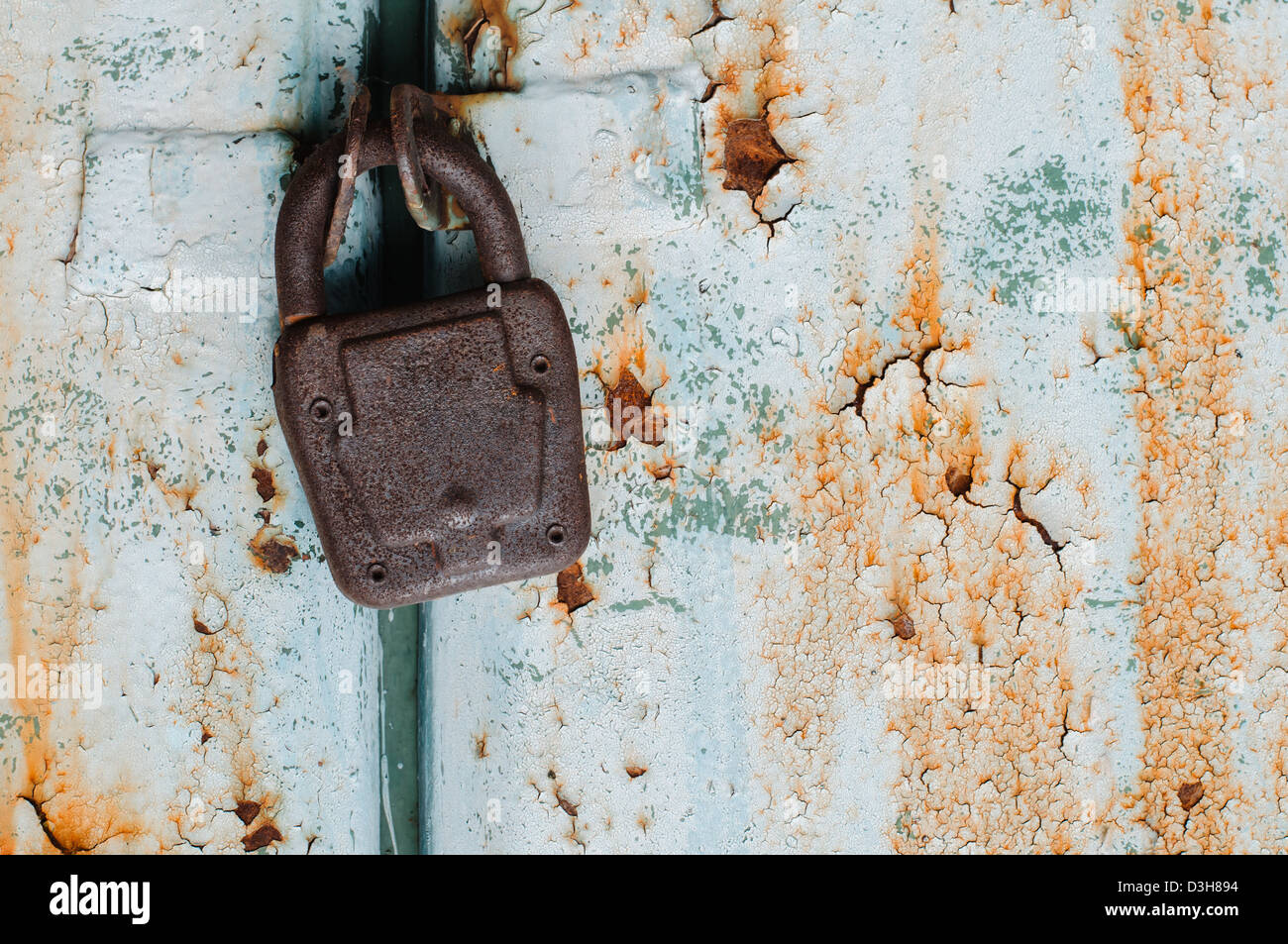 Old padlock on rusty metal painted door Stock Photo - Alamy
