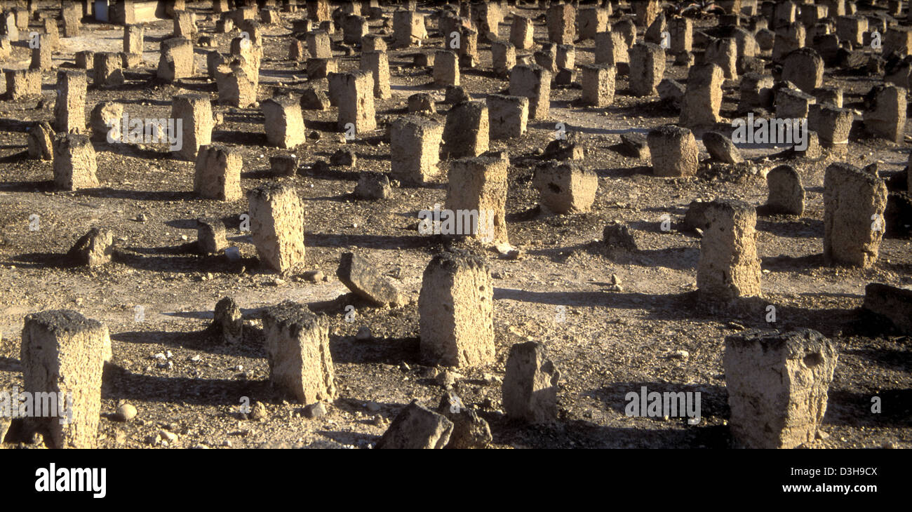 Nearer al. Арабское кладбище. Кладбище в ОАЭ. На кладбище арабские эмираты фотографии. Кладбище Ближний Восток.