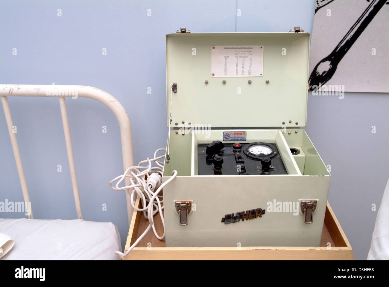 1947 Liberson / Offner Electroshock Therapy Unit — AGENT GALLERY