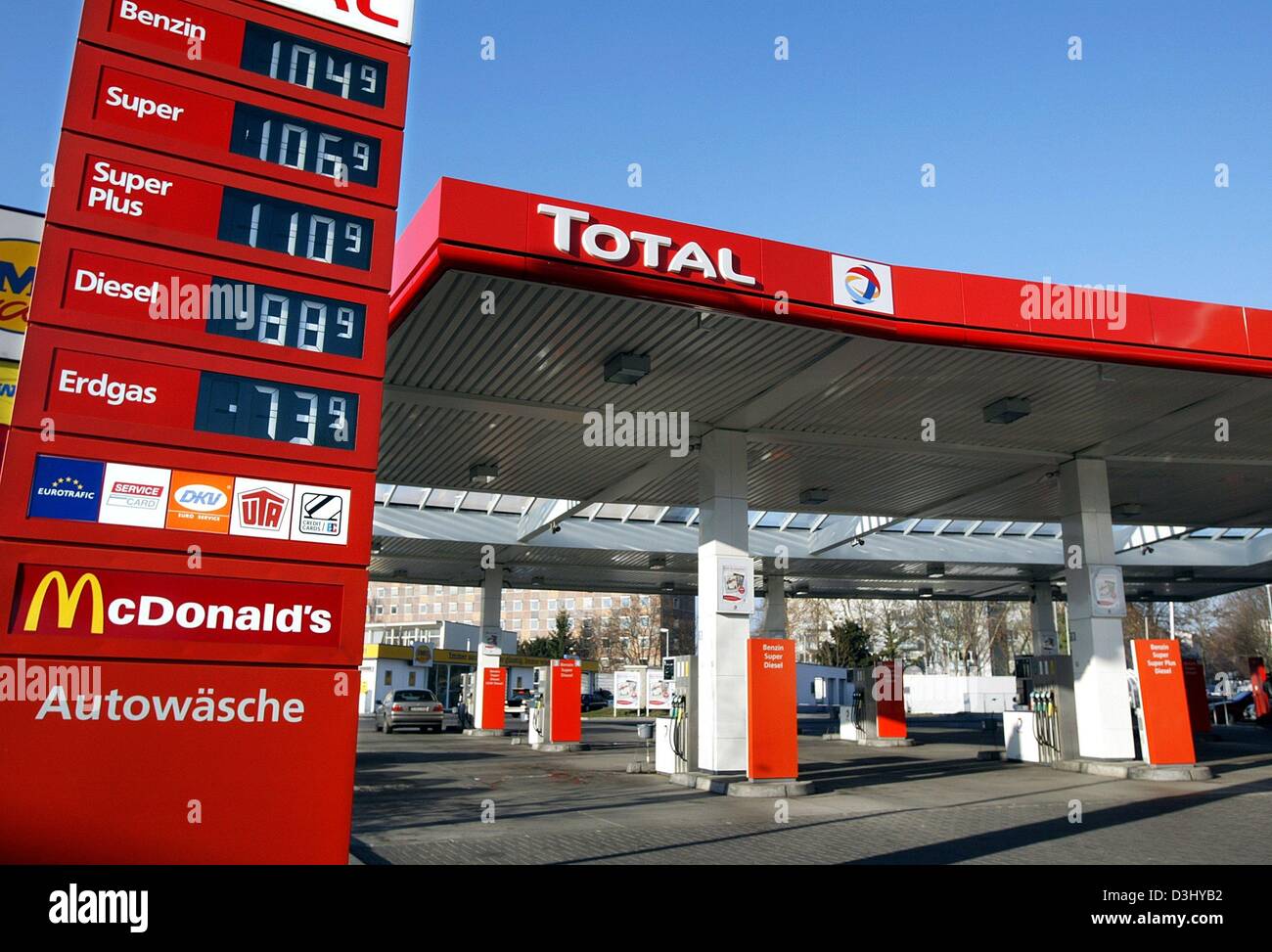 (dpa) - A panel displays petrol prices at a 'Total' petrol station in Frankfurt Main, Germany, 18 December 2004. Stock Photo