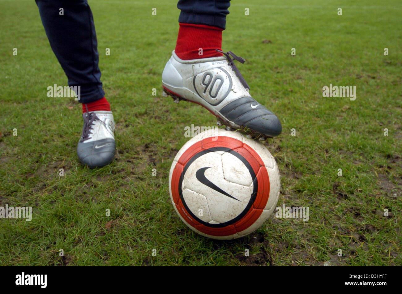 dpa) A Hamburg soccer player poses with the new "Nike" shoe model "Air Zoom Total  90 III" on the HSV Hamburg training grounds in Hamburg on Wednesday, 25  February, 2004. On 6