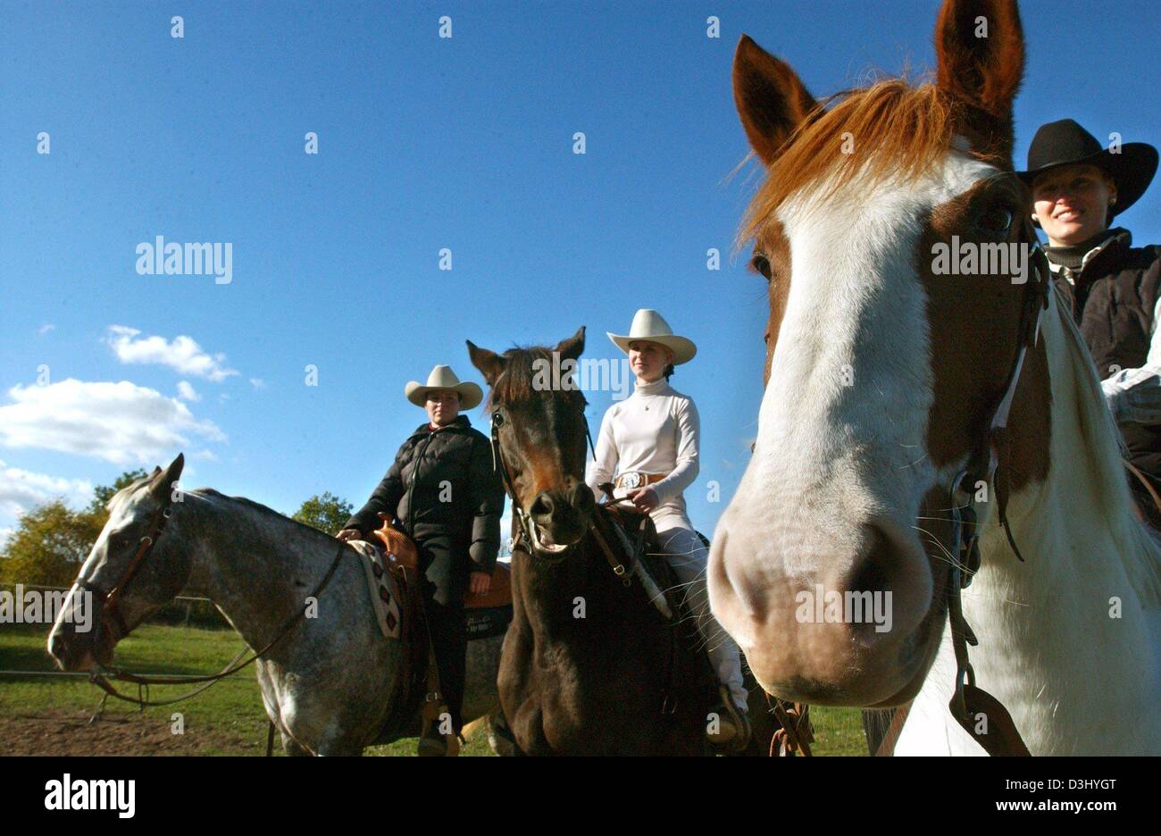 Hors riding hi-res stock photography and images - Alamy