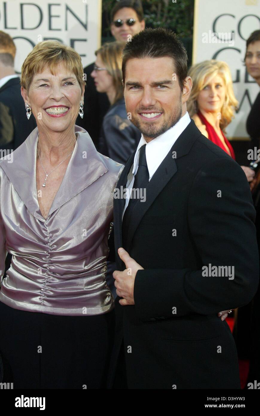 dpa) - US actor Tom Cruise and his mother smile on their arrival at the  Golden Globes Awards in Beverly Hills, USA, 25 January 2004 Stock Photo -  Alamy