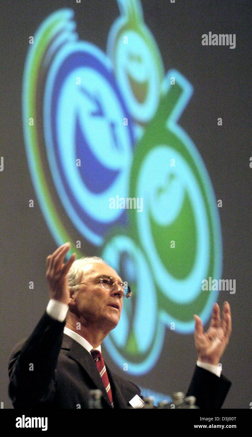 (dpa) - Franz Beckenbauer, president of the organising committee of the FIFA 2006 World Cup, gestures as he stand in front of the 2006 World Cup logo and speaks during an investment conference in Leipzig, Germany, 22 January 2004. Participants of the conference discussed in worlkshops the various possibilities for business and investment in the context of the World Cup. Stock Photo