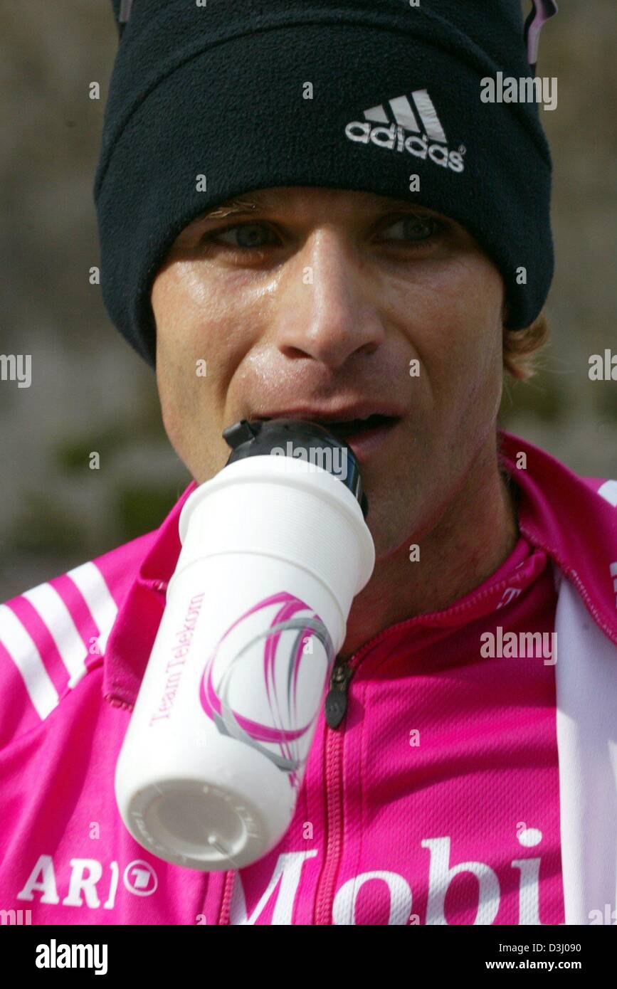 Botero Racing Team (dpa) - Colombia's Santiago Botero, the former world champion in time ...