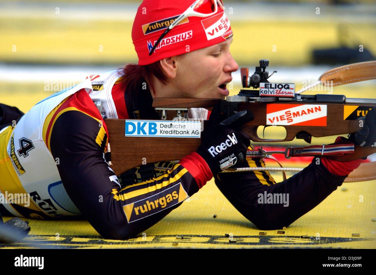 Sports spo biathlon aiming rifle lying germany hi-res stock photography ...