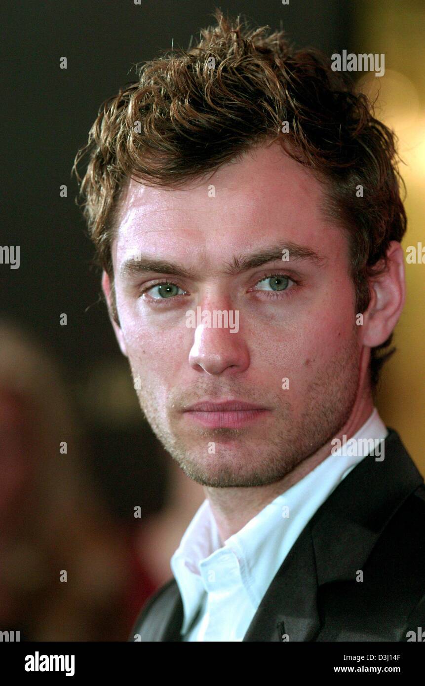 (dpa) - British actor Jude Law poses during a photo opportunity during the 54th Berlinale International Film Festival in Berlin, 11 February 2004. Law presented his film 'Cold Mountain'. Stock Photo