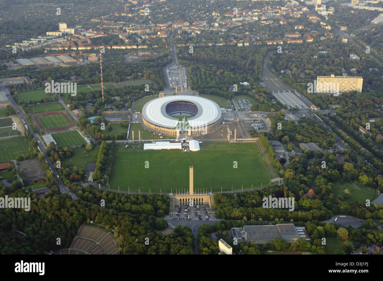 (dpa) - The area around the altered Olympic Stadium pictured at sunset shortly prior to the tingler of the 62nd DFB Cup Final in Berlin, Germany, 28 May 2005. The arena was renovated and reconstructed within four years until end of July 2004 and will host four prelimenary round matches, one quarter final and the final match at the FIFA World Championships 2006 in Germany from 9 Jun Stock Photo