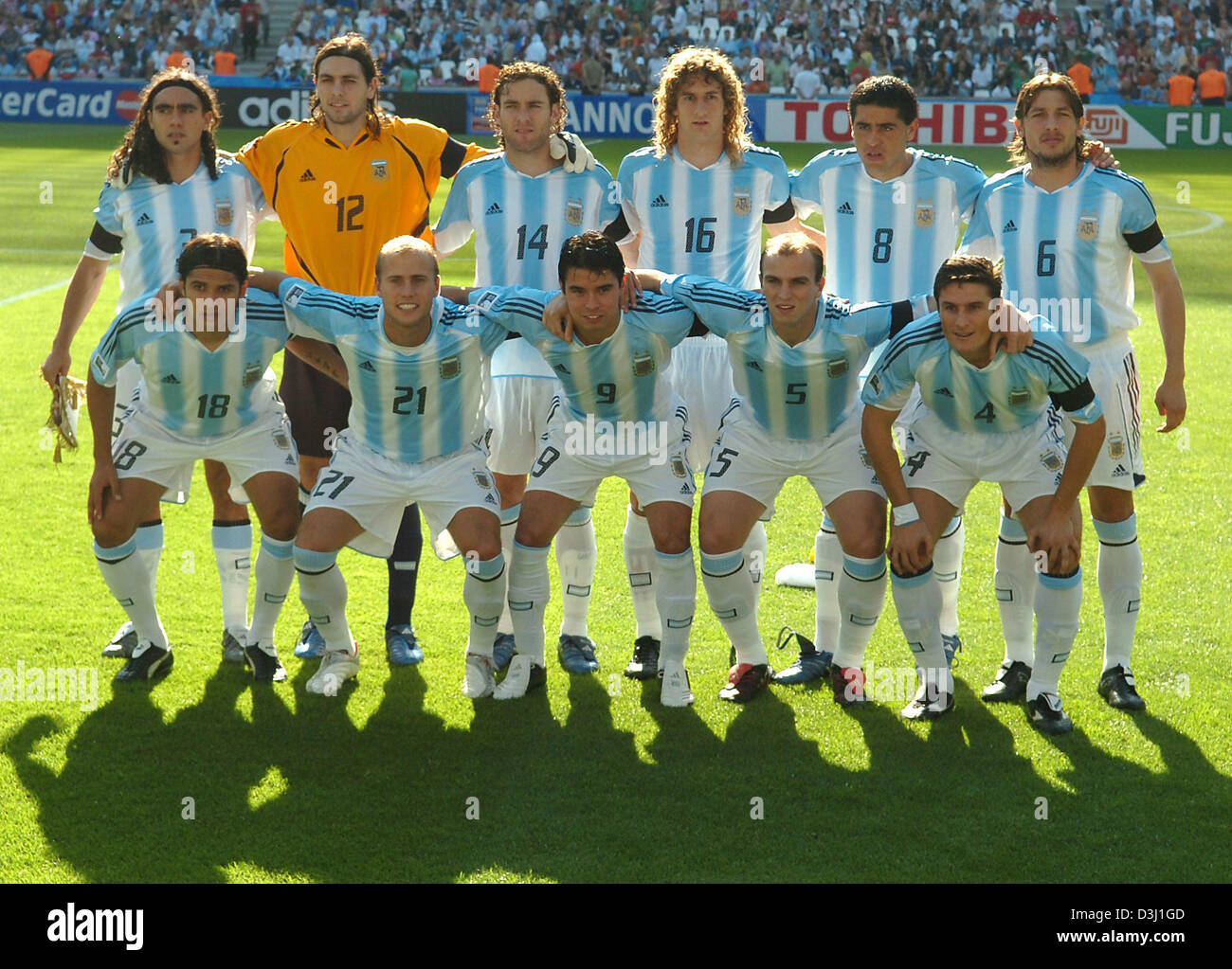 (dpa) - The picture shows the Argentinian National soccer team prior to their semi-final match against Mexico at the FIFA Confederations Cup 2005 tournament in Hanover, Germany,  26 June 2005. In the front row stand Mario Santana, Luciano Figueroa, Javier Saviola, Esteban Cambiasso, Javier Zanetti (L-R) and in the back Juan Sorin, German Lux, Gabriel Milito, Fabricio Coloccini, Jua Stock Photo