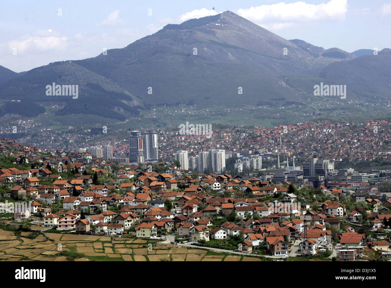 (dpa) - The picture, dated 03 June 2005, shows Sarajevo, the capital of Bosnia and Hercegovina. Stock Photo