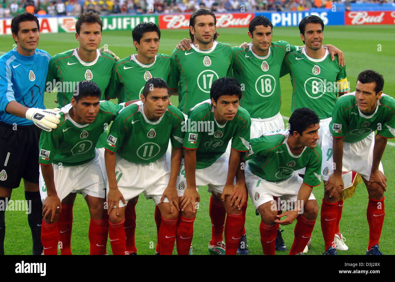 (dpa) - The picture shows the Mexican National soccer team before the match against Barzil at the FIFA Confederations Cup 2005 in Hanover, Germany, 19 June 2005. Mexico won the match 1-0. In the back row stand Oswaldo Sanchez, Aaron Galindo, Ricardo Osorio, Jose Fonseca, Salvador Carmona and Pavel Pardo (L-R) and in the front row Carlos Salcido, Ramon Morales, Gonzalo Pineda, Zinha Stock Photo