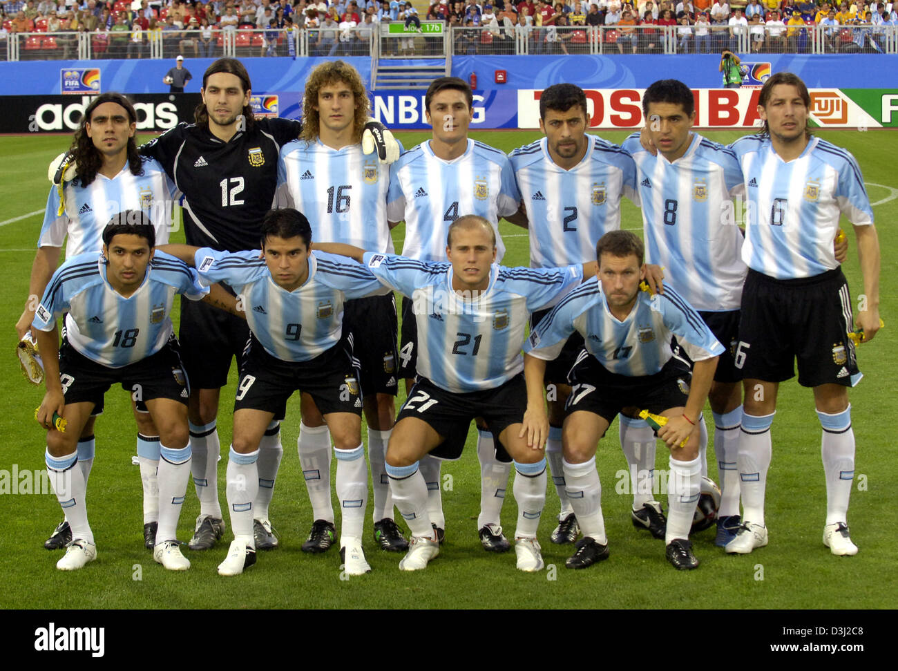 (dpa) - The players of the Argentinian national soccer team: (from L, front) Mario Santana, Javier Saviola, Luciano Figueroa, Lucas Bernardi; (from L, back)  Juan Sorin, German Lux, Fabricio Coloccini, Javier Zanetti, Walter Samuel, Juan Riquelme and Gabriel Heinze pose for a team picture prior to the group A match of the Confederations Cup tournament Australia vs Argentina at the  Stock Photo