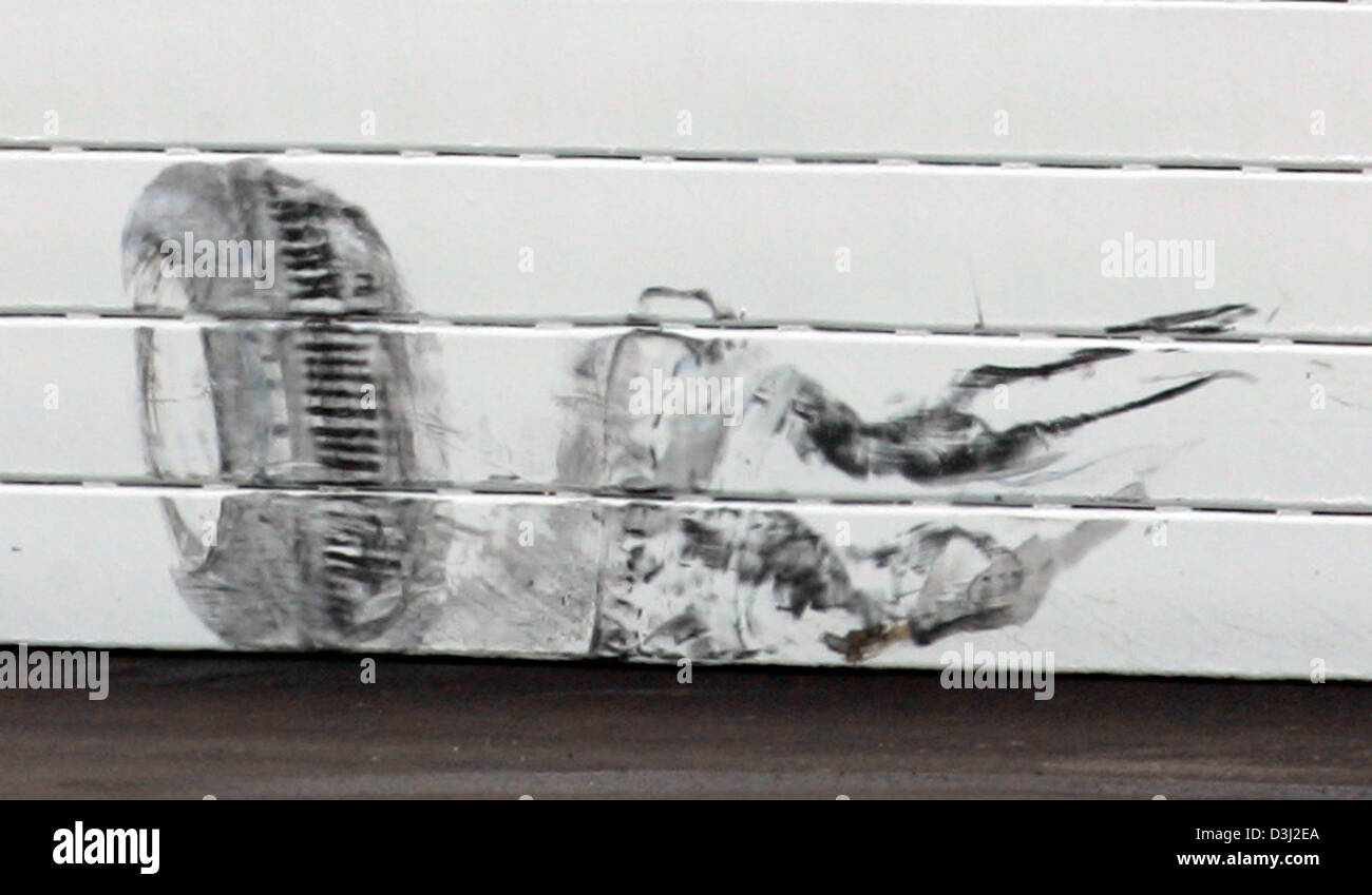 (dpa) - Impact traces of the car of German Formula One driver Ralf