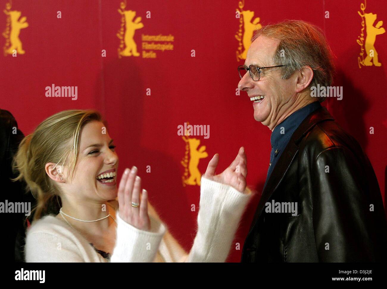 (dpa) - British actress Eva Birthistle and British filmmaker Ken Loach smile and laugh as they attend a press conference during the 54th Berlinale International Film Festival in Berlin, 13 February 2004. Birthistle and Loach presented their new film 'AFond Kiss'. The film tells the love story between a young Catholic woman from Glasgow and the son of Muslim immigrants from Pakistan Stock Photo