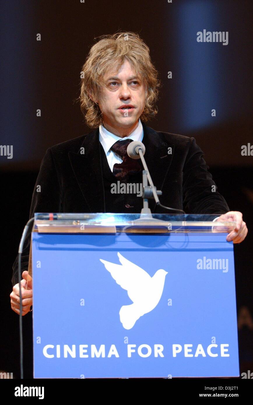 (dpa) - British musician Bob Geldof speaks during the 'Cinema for Peace' charity gala in Berlin, 9 February 2004. The proceeds of the gala, which was held on the sidelines of the Berlinale Film Festival, will go to UNICEF and Aids research institutions. Stock Photo