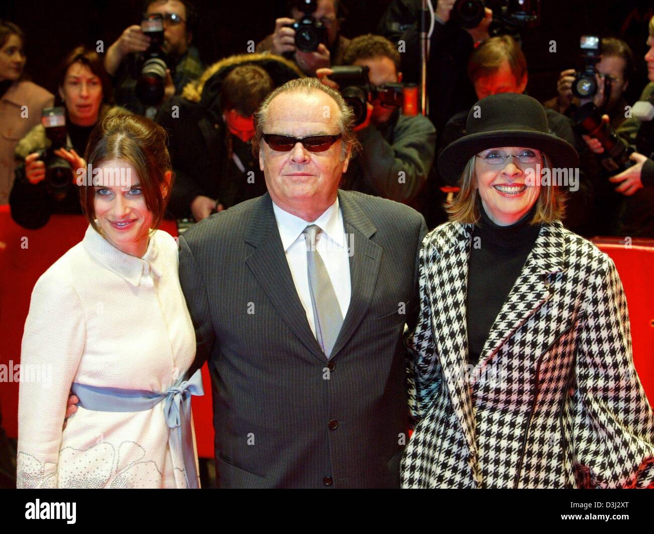 (dpa) - US actresses Diane Keaton (R) and Amanda Peet (L) walk arm in arm with US actor Jack Nicholson along the red carpet on their arrival to the premiere of their  new film 'Something Gotta Give' at the 54th International Film Festival in Berlin, 6 February 2004. The film will participate in the festival's competition and will be released in Germany on 12 February 2004. Stock Photo
