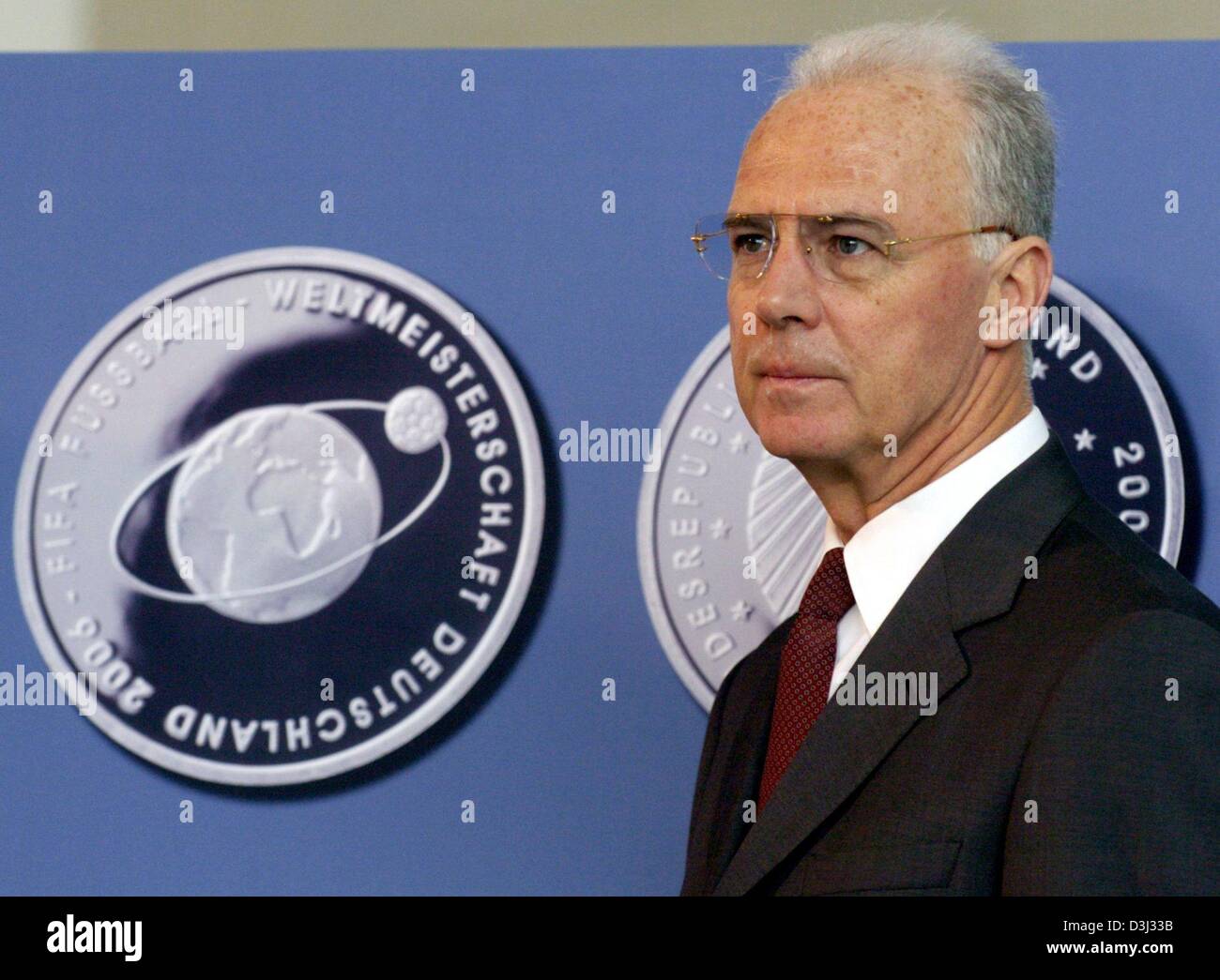 (dpa) - Franz Beckenbauer, president of the organising committee of the FIFA World Cup 2006 in Germany, stands in front of an enlarged print of a ten euro coin at the Chancellory in Berlin, 4 February 2004. The coins are special editions which are issued for the 2006 Soccer World Cup. Beckenbauer introduced the coin and special stamps as novelties on the occasion of the various spo Stock Photo