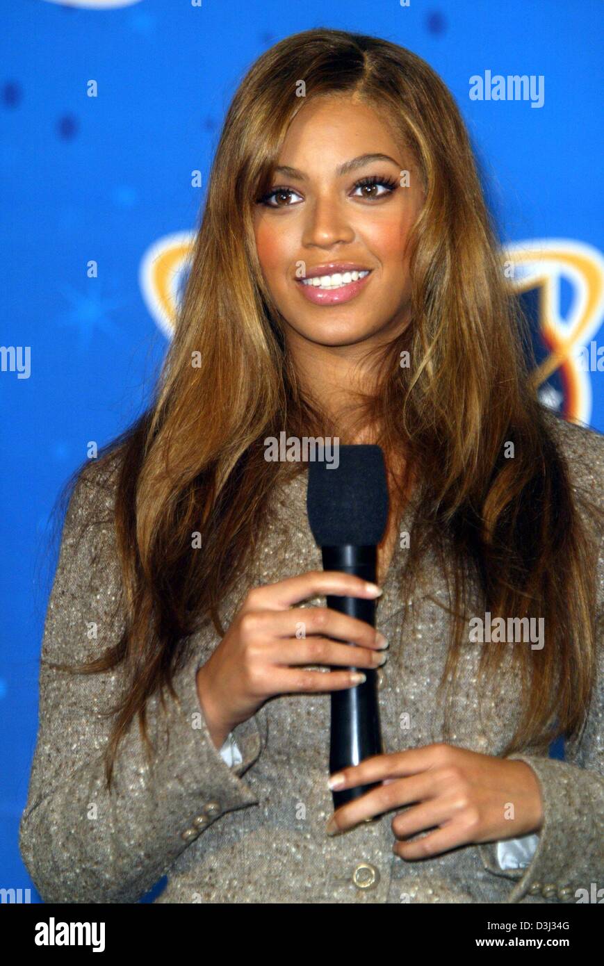 Arts culture entertainment ace music celebrities smiling speaking