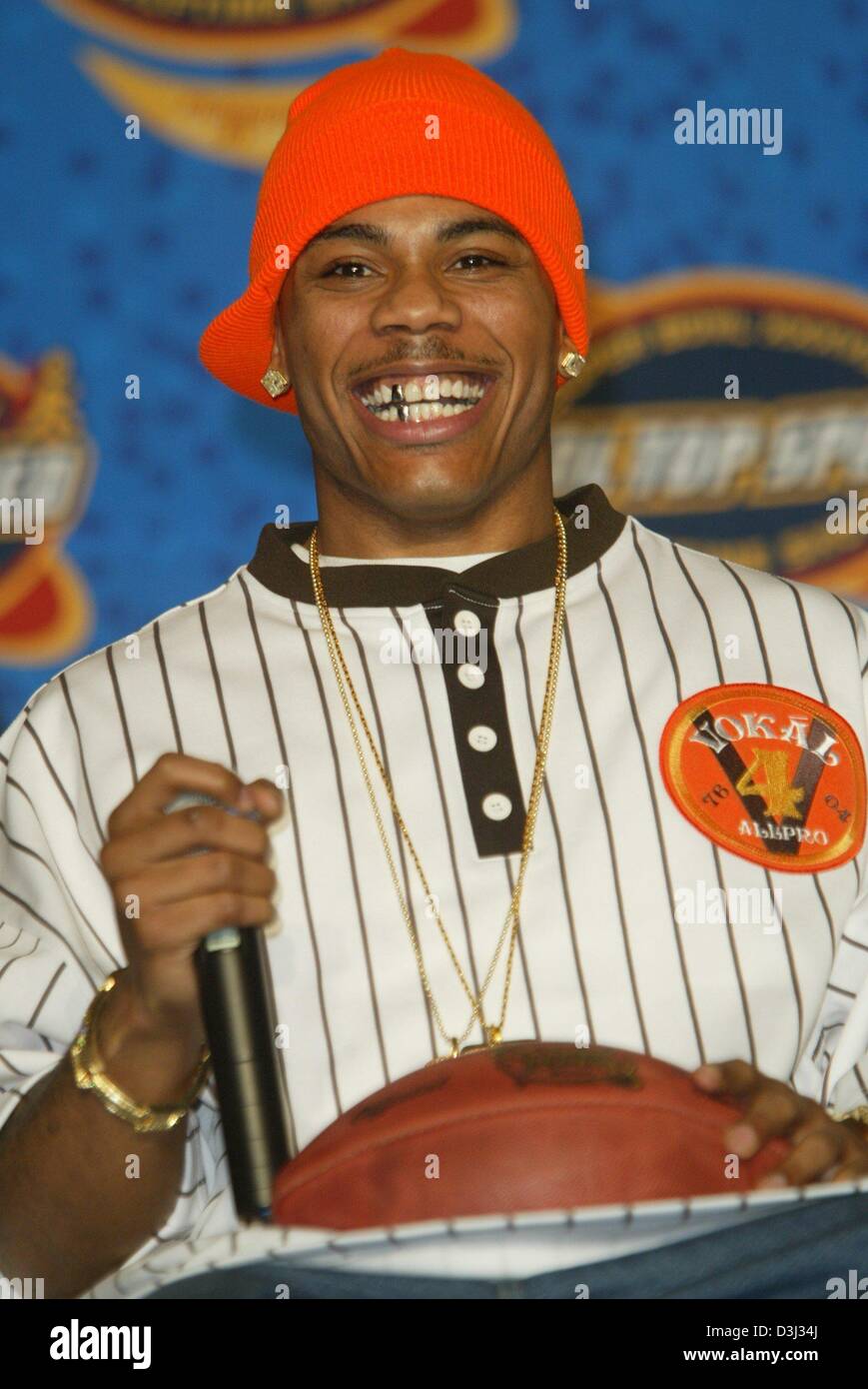 dpa-us-rapper-nelly-smiles-as-he-attends-a-press-conference-on-the-D3J34J.jpg