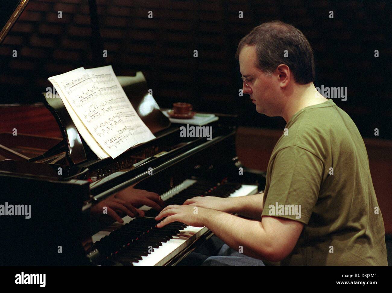 dpa) - Pianist Nicholas Angelich plays the piano during a rehearsal for a  Liszt soiree in Leverkusen, Germany, 19 September 2003. Angelich, a  specialist for classical music and romanticism, was born in