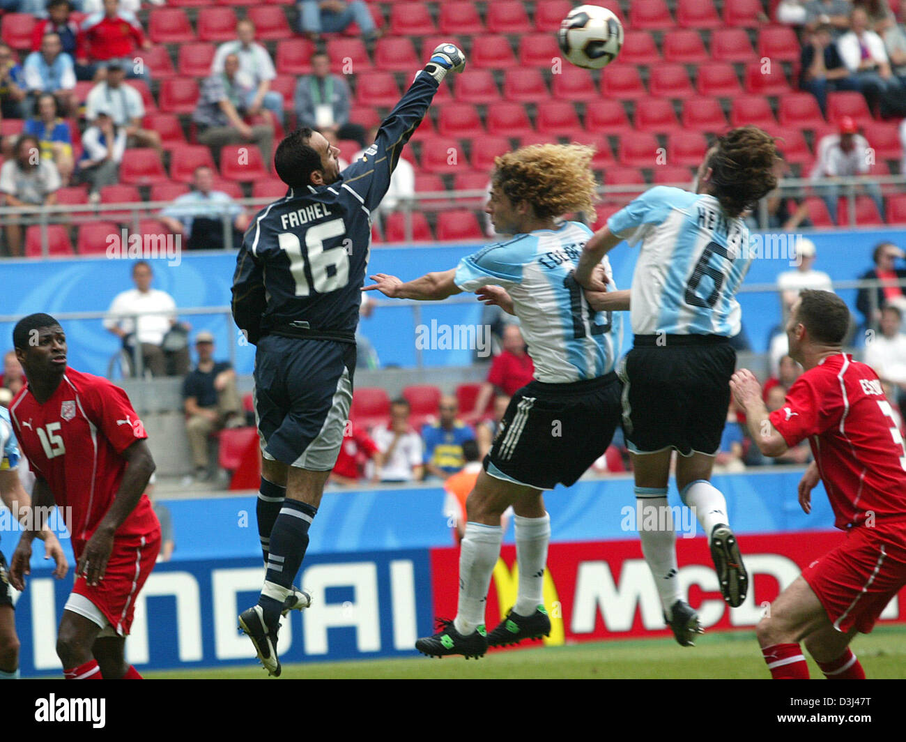 (dpa) - Tunesian goalie Khaled Fadhel (2nd L) tries to get the ball in a struggle with Argentina's soccer players Fabricio Coloccini (C) and Gabriel Heinze (2nd R) during the opening match of the Confederations Cup tournament Argentina vs Tunesia in Cologne, Germany, Wednesday 15 June 2005. Stock Photo