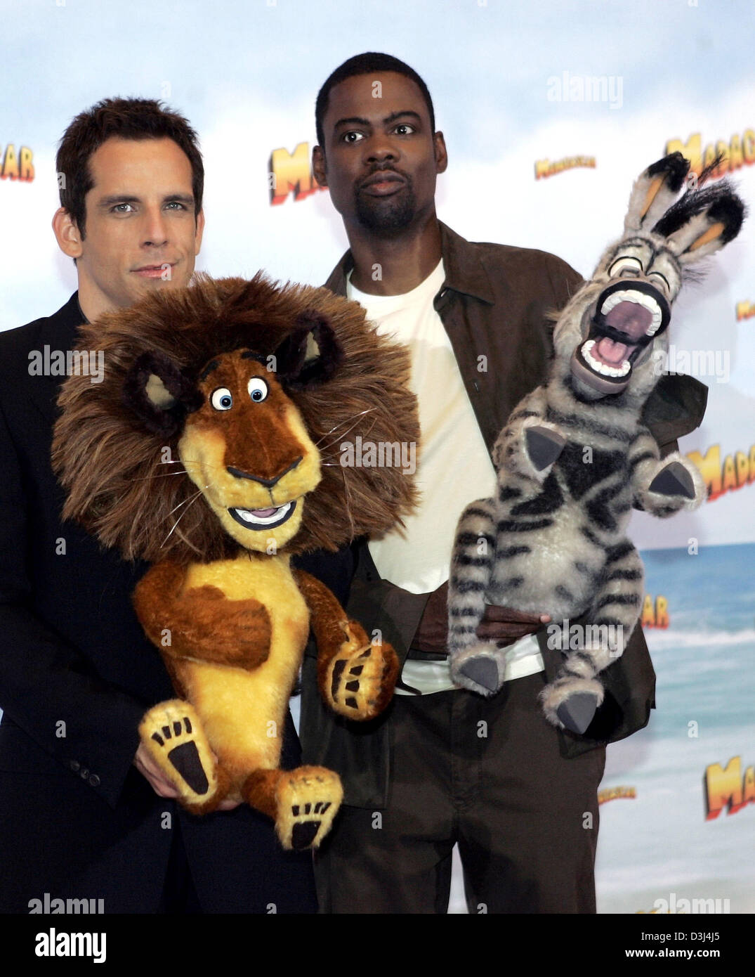 (dpa) - US-Actors Ben Stiller (L) and Chris Rock pictured with their characters' rag dolls they voice in the animated film 'Madagascar' at the Hotel Adlon in Berlin, Germany, Friday 10 June 2005. In the animated film the inhabitants of the New York zoo prepare to break free into the big wide world. The German premiere will be on 7 July 2005. Stock Photo