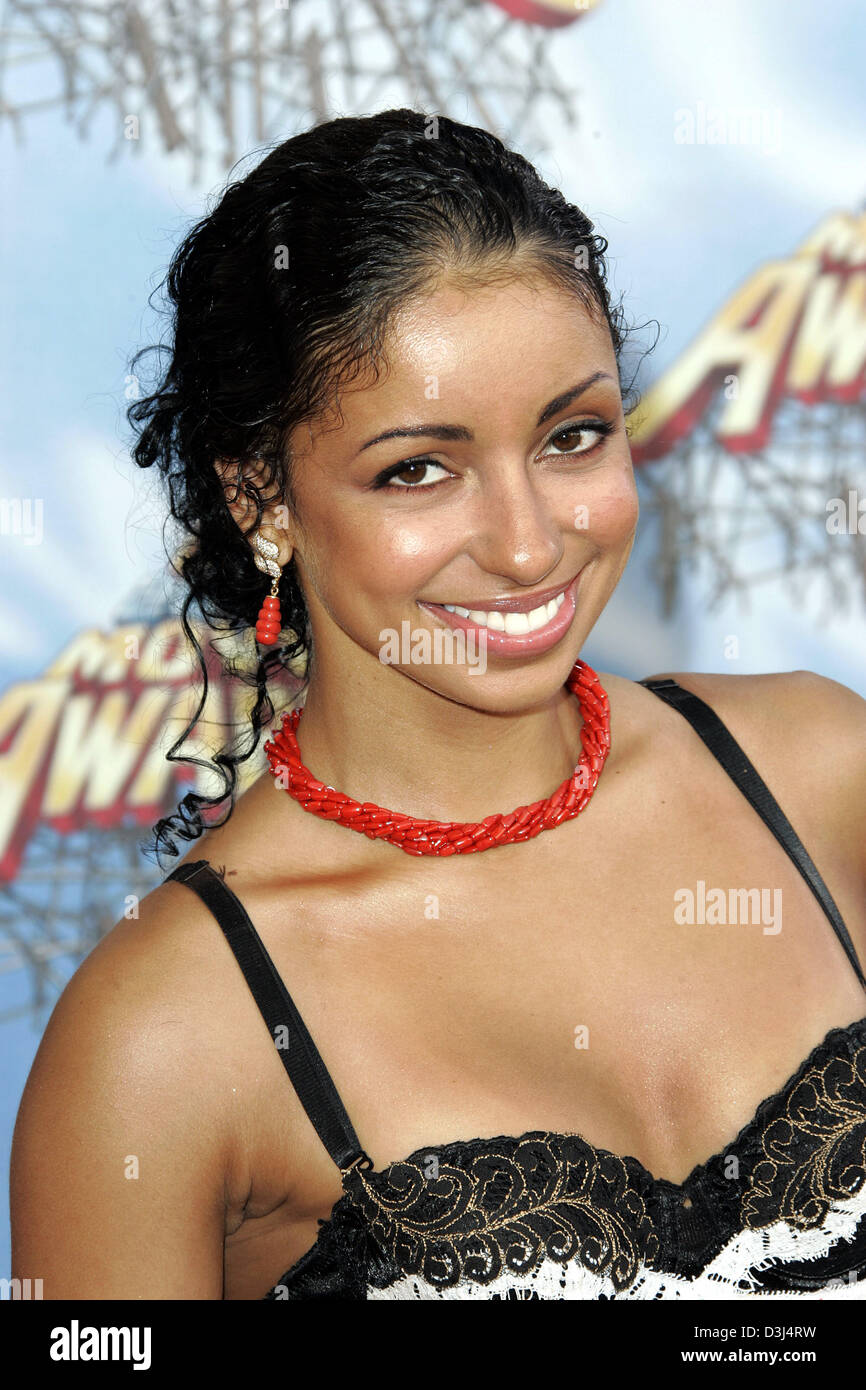 Singer mya hi-res stock photography and images - Alamy