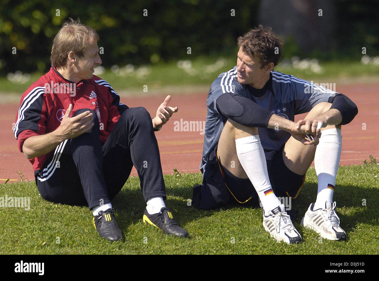 (dpa) - German national football team goal keeper Jens Lehmann talks to federal coach Juergen Klinsmann before the training in Munich, Germany, 2 June 2005. Stock Photo