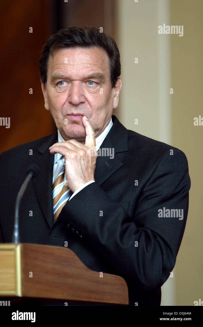 (dpa) - German Chancellor Gerhard Schroeder pictured during a press ...