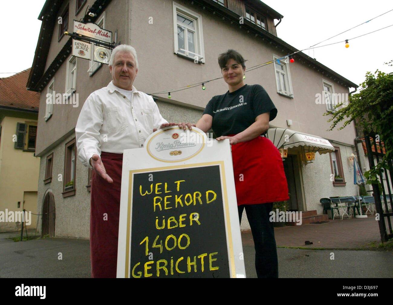 (dpa) - Dutch chef Jan de Rooij and his wife Nicole stand in front of ...
