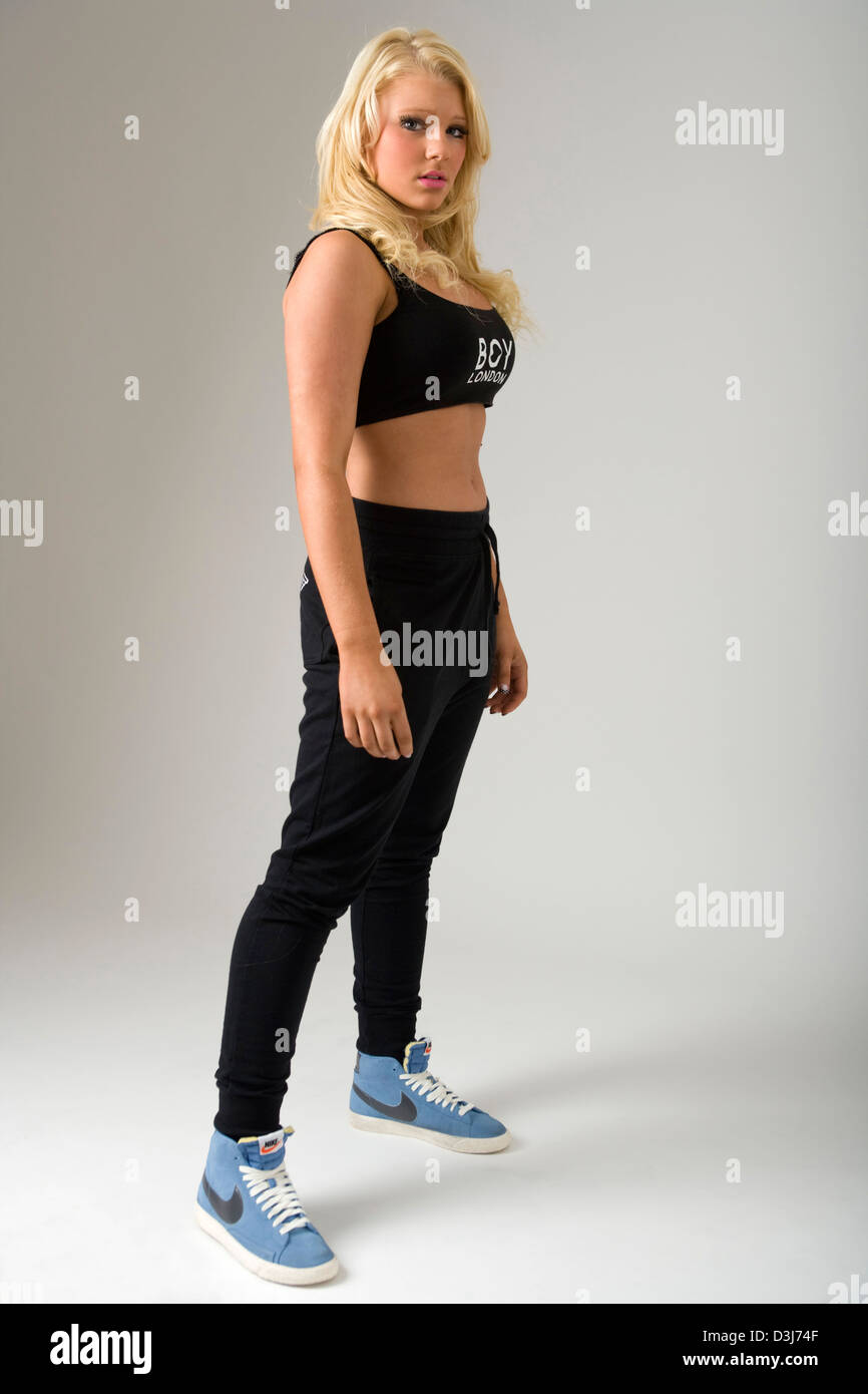 Girl crop top leggings hi-res stock photography and images - Alamy
