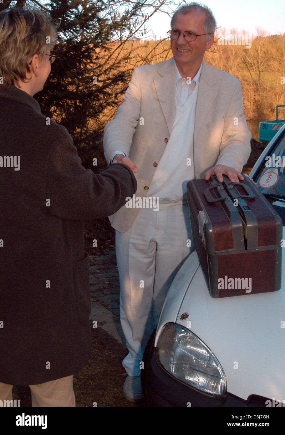 (dpa) - Physician Rainer Graeter greets a patient in Essingen, Germany, 16 February 2004. Graeter is a country doctor in the rural German 'Schwaebische Alb' region. Next to his practice he also visits his patients at their houses. Stock Photo